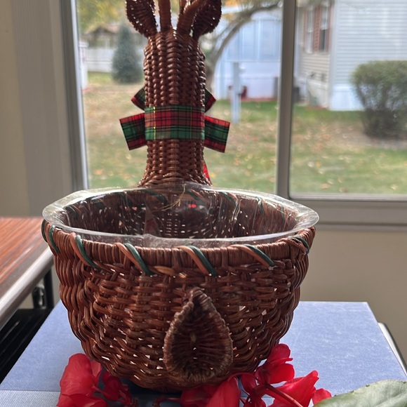 Vintage Reindeer Wicker Basket 10"x10" Christmas Decoration Organizer Planter. - Picture 7 of 8